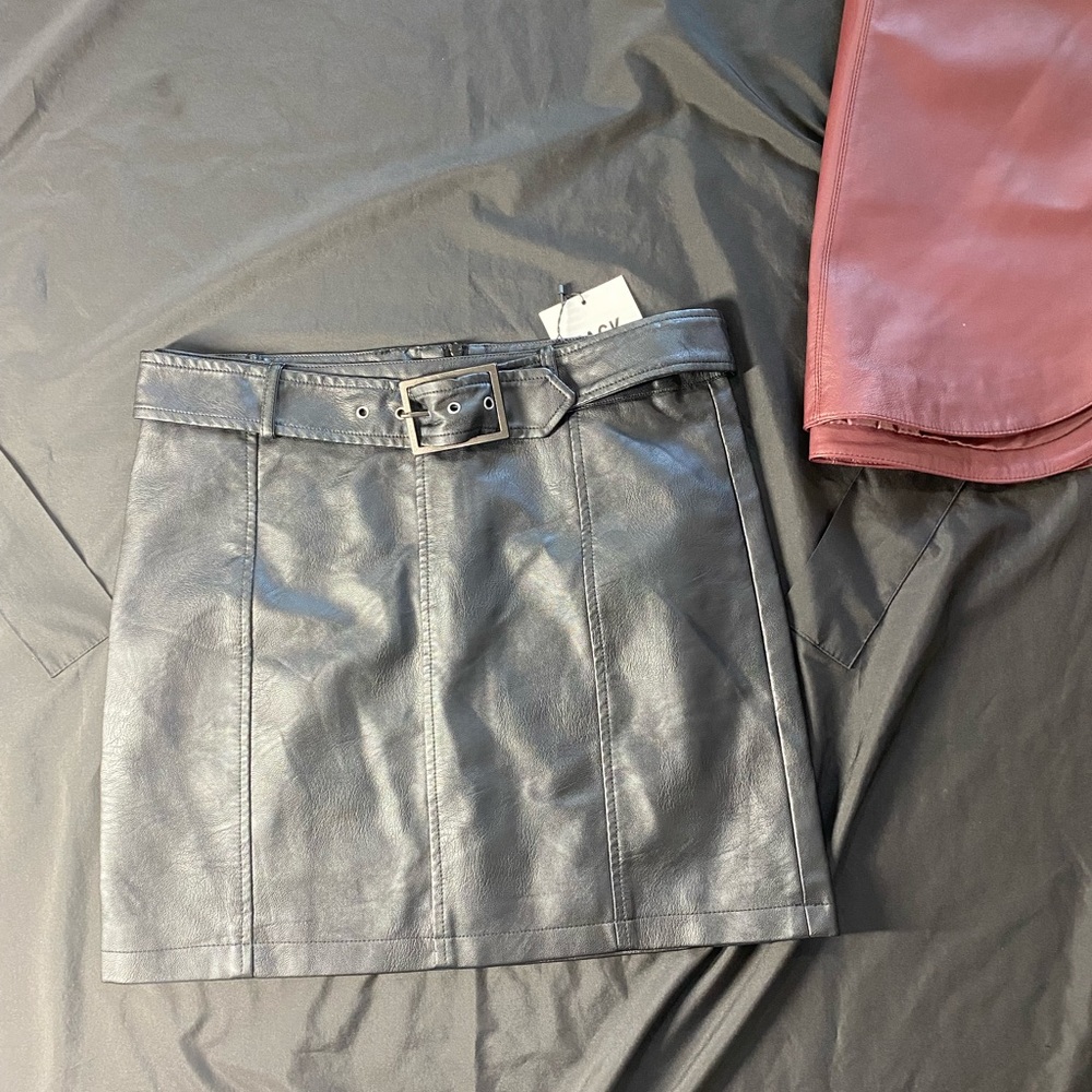 Size 4. (2) A Line Skirts